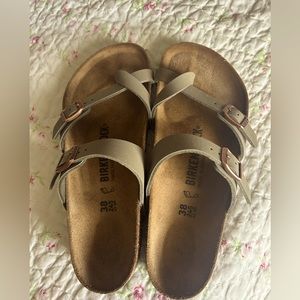 Only worn in house for about an hour.  Ordered a 38 and need a 37.